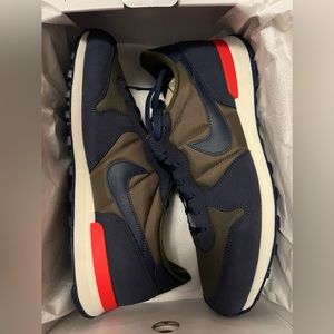 Nike MENS Internationalist size 12.5 NEW Never worn
